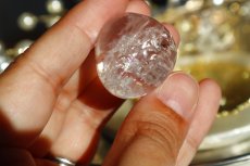画像2: 【開運/魔除け/邪気除け】水晶タンブルお守り27g (2)